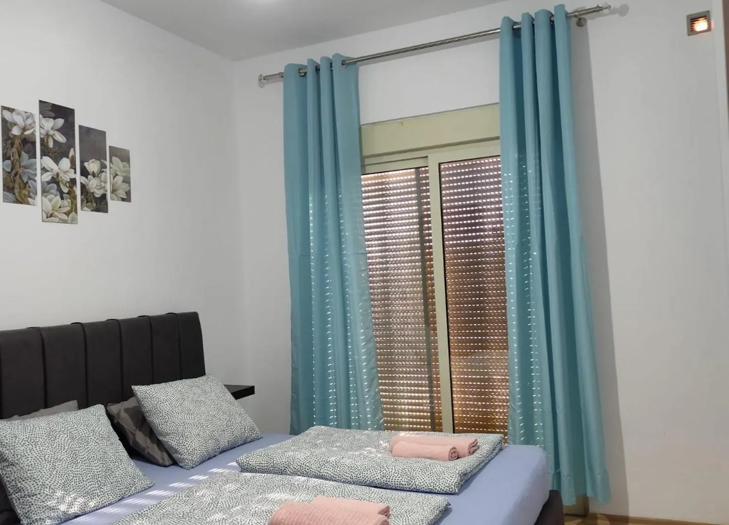 Daisy Apartment Golem  Albania